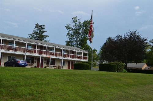 Cozy Corner Motel image 1
