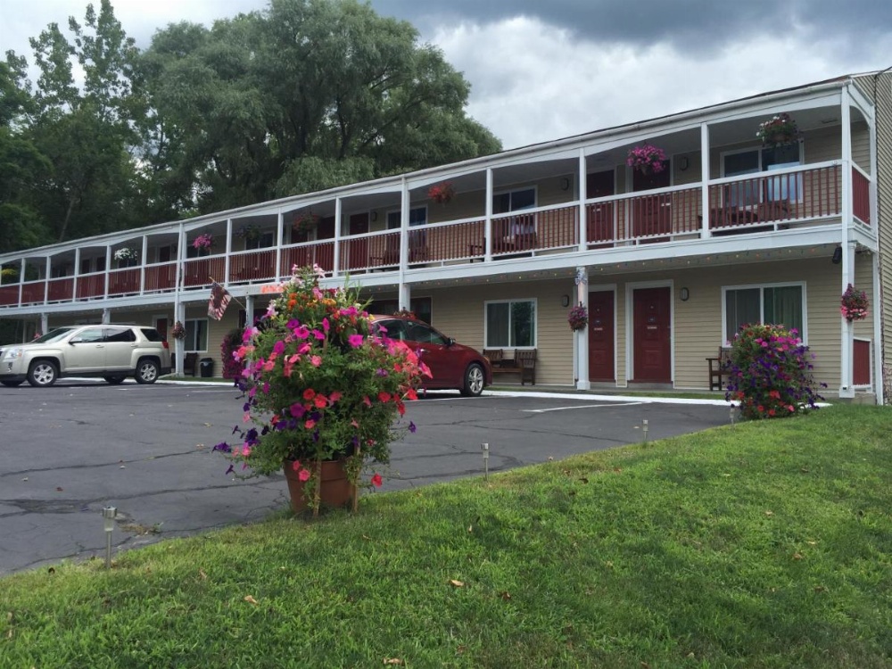 Cozy Corner Motel Image 28